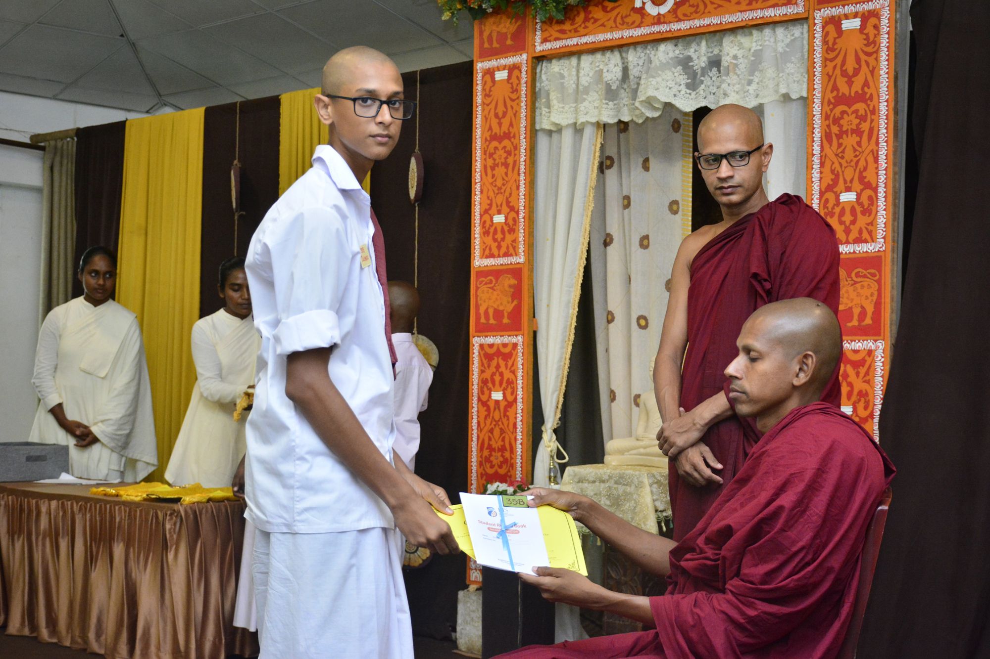 පිරිවෙනේ උත්සවයක දී
