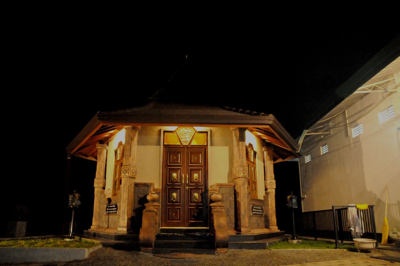 රාත්‍රියේ ජේතවනාරාම විහාර මන්දිරය